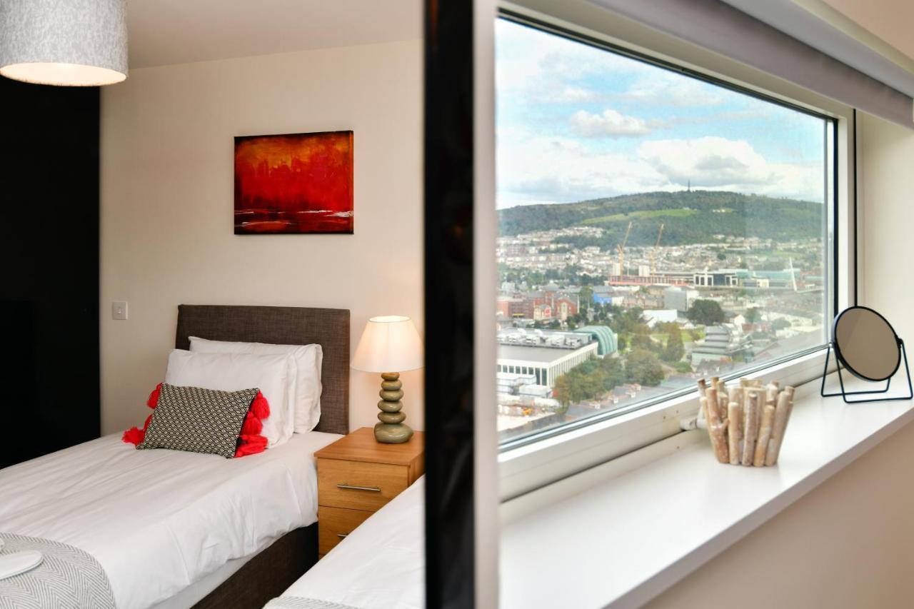Just Stay Wales - Meridian Quay Penthouses 斯旺西 外观 照片