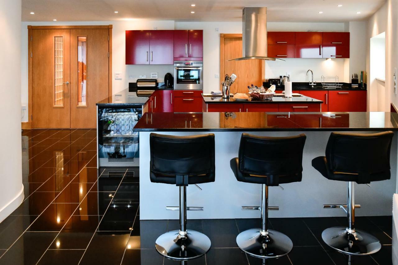 Just Stay Wales - Meridian Quay Penthouses 斯旺西 外观 照片