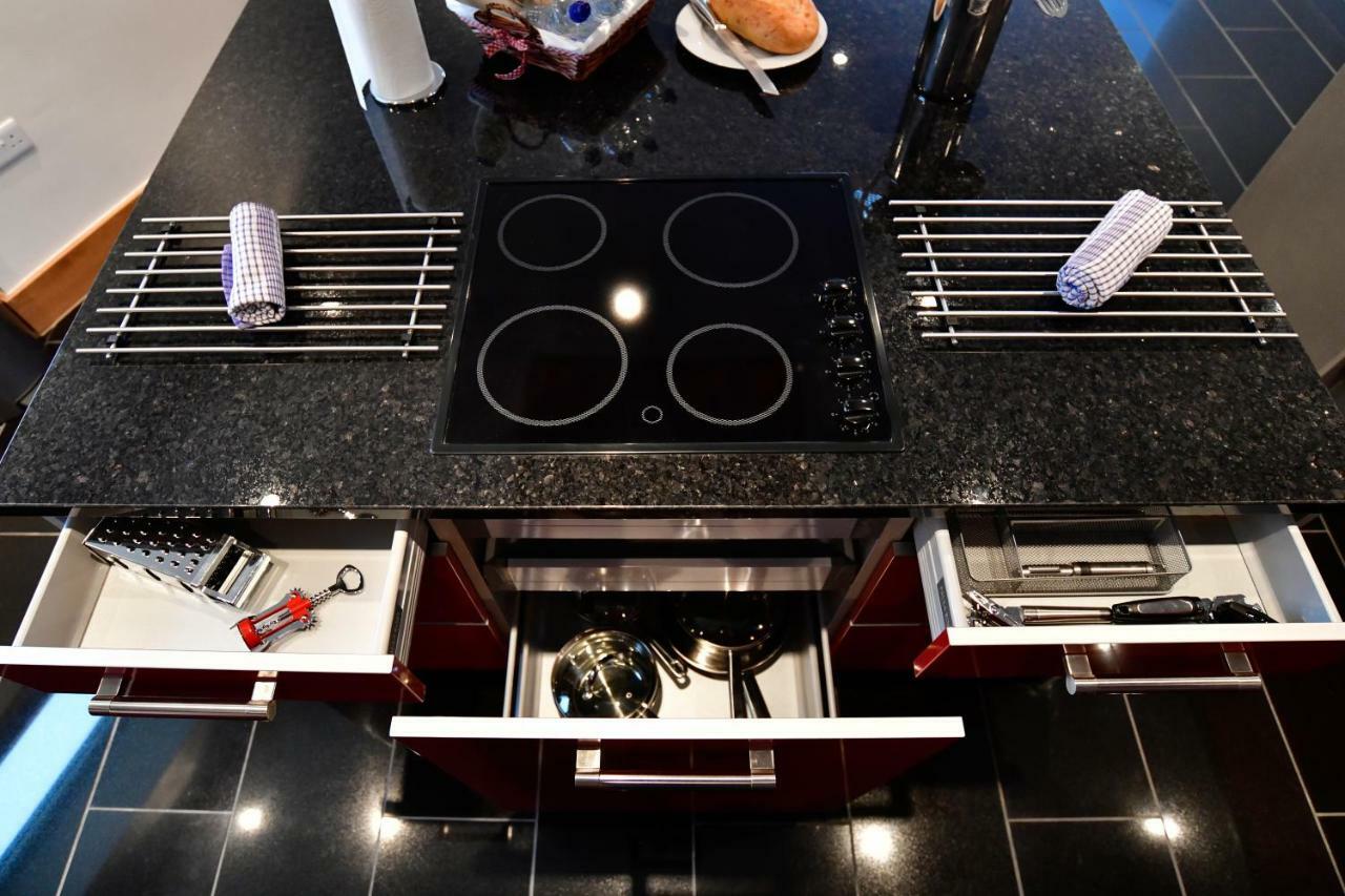 Just Stay Wales - Meridian Quay Penthouses 斯旺西 外观 照片
