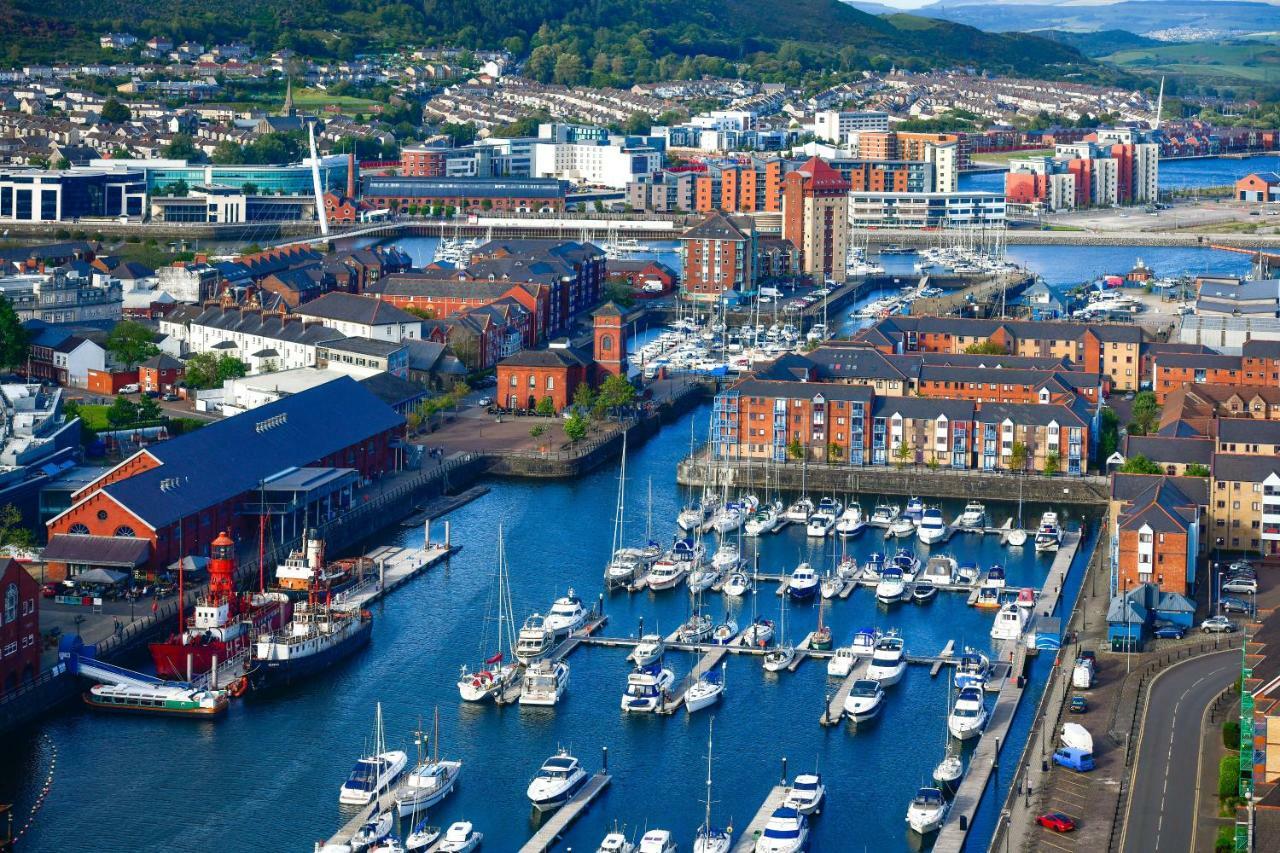 Just Stay Wales - Meridian Quay Penthouses 斯旺西 外观 照片